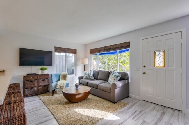 Photo - 842 Island Ct