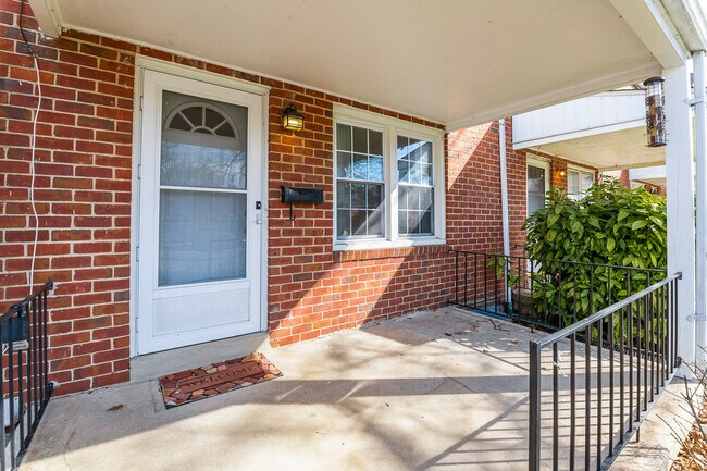 Photo - 977 Fairmount Ave