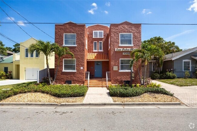 Building Photo - 3205 W San Pedro St Unit 1 Rental