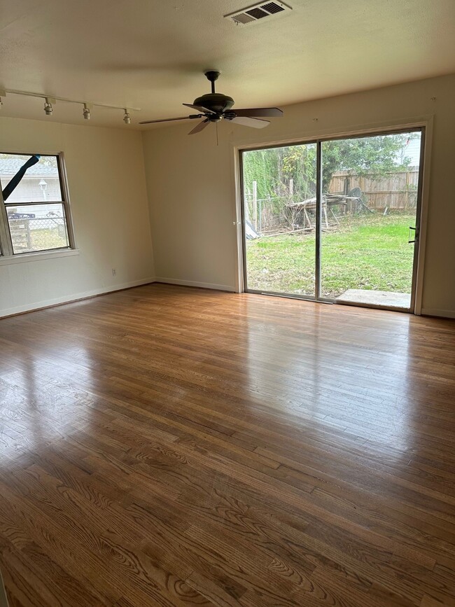 Photo - 1914 Westcrest Dr