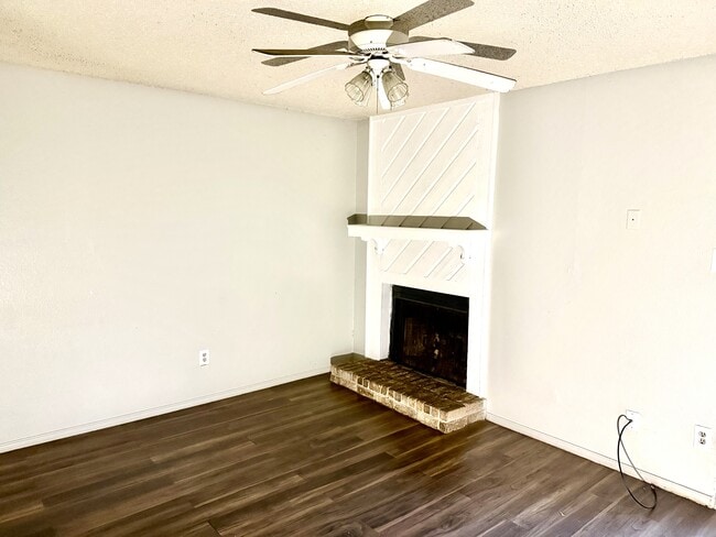 Photo - 933 NW Summercrest Blvd