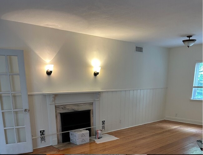 Building Photo - 3800 Segovia St Unit South