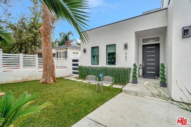 4203 Saugus Ave