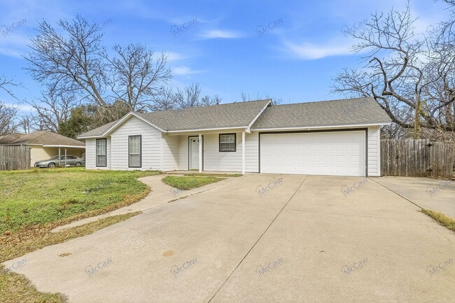 Photo - 702 N Walnut St