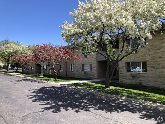 Building Photo - Forest Place Rental