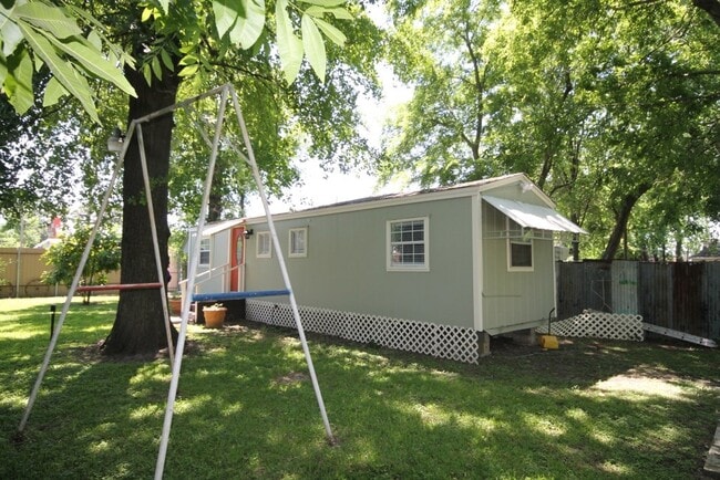 Photo - 734 McDaniel St