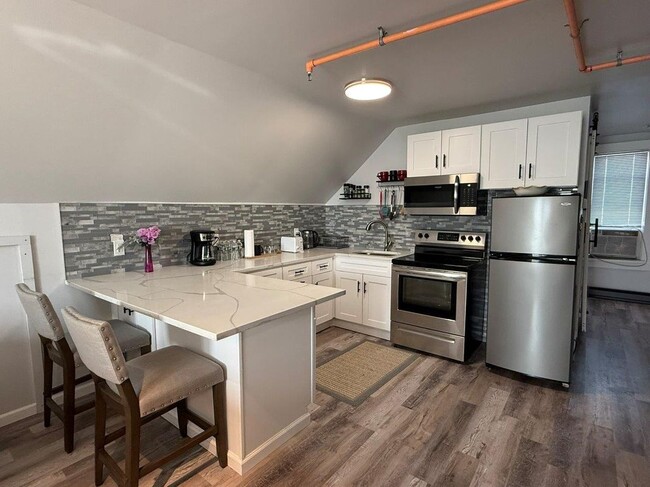 Building Photo - 23 Lagrange Ave Rental