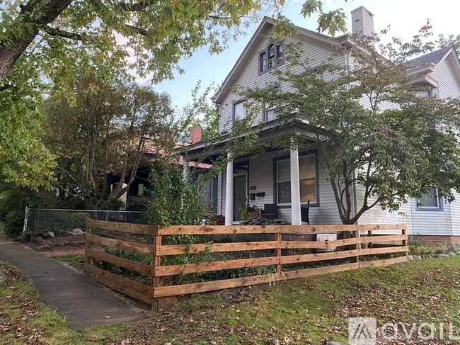 Building Photo - 618 W 26th St Unit Downstairs