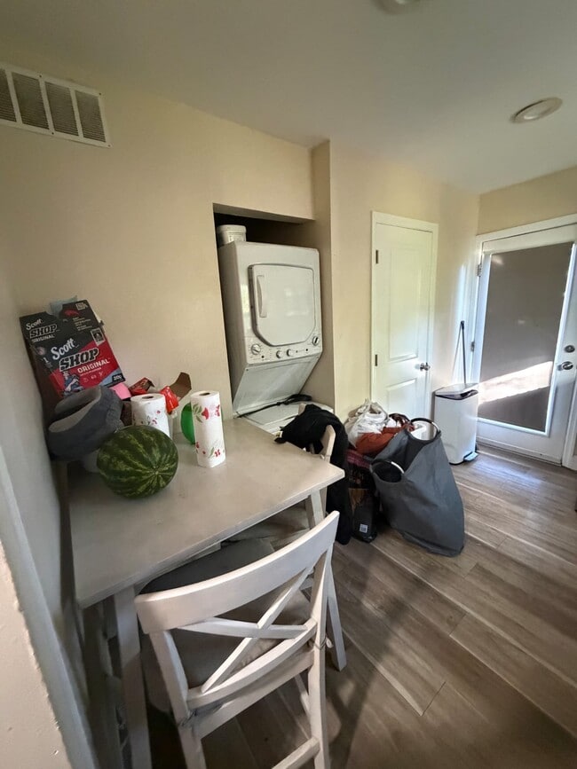 408 Apple Dr