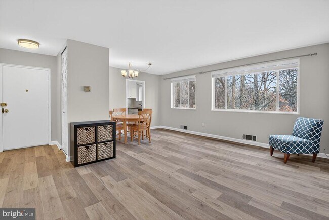 Photo - 10423 Montrose Ave Unit 303