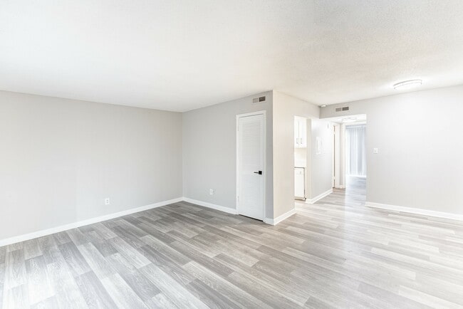 Photo - Raintree Village Apartments