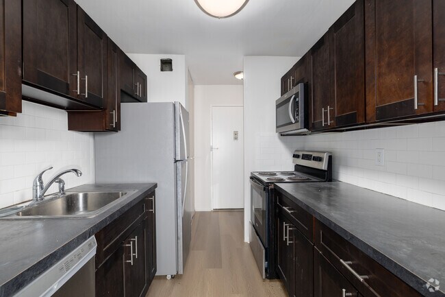 1BR, 1BA - 720SF - Kitchen