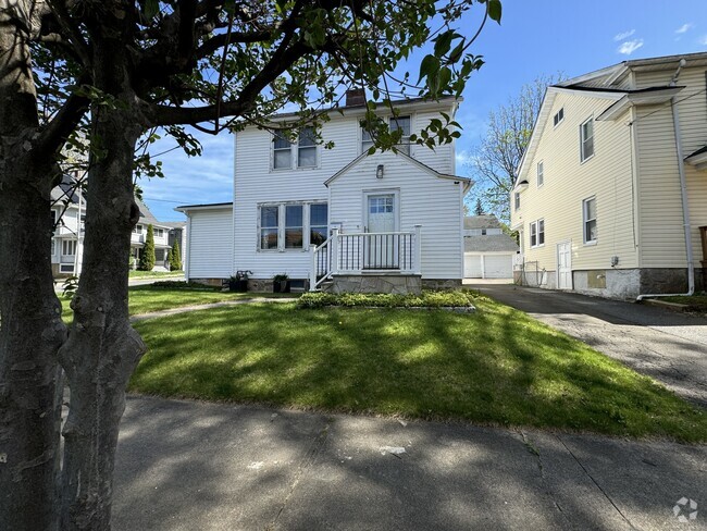 Building Photo - 15 Overland Ave Rental