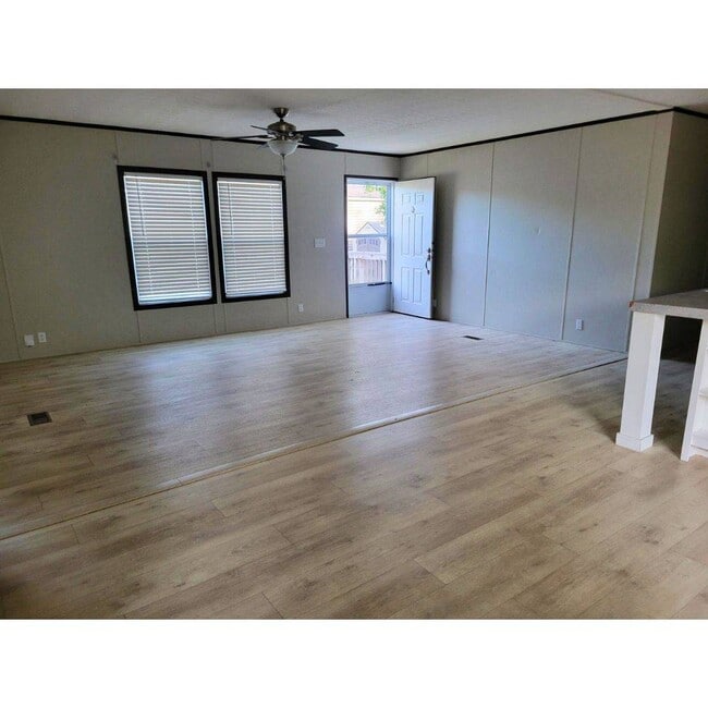 Photo - 300 W Albert St