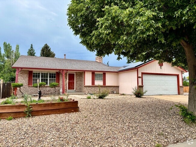 Building Photo - Spacious Backyard + Quiet Street | 3 Bed /... Rental