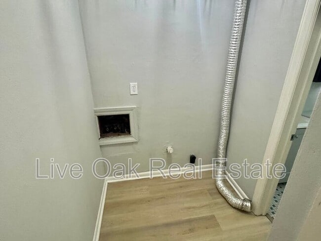 Photo - 314 Woodview Ave