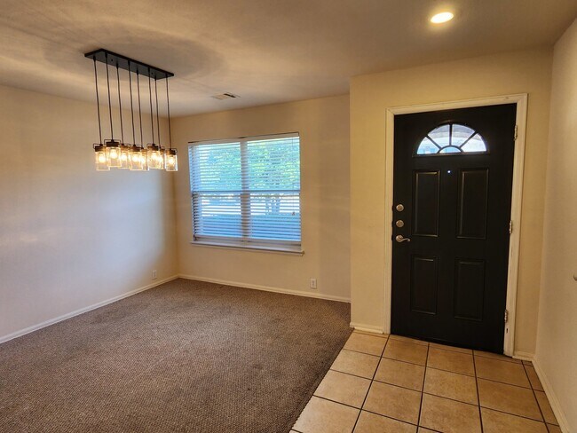 Photo - Huge 5 bedroom, just off 151/ Potranco road!