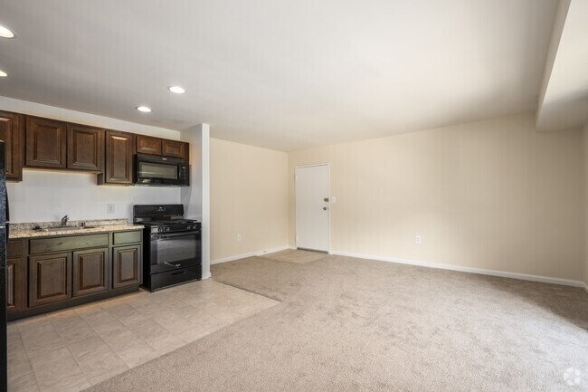 1BR, 1BA - 700SF