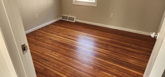 Building Photo - 539 Garfield Ave