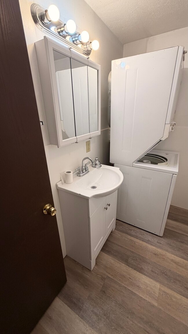 Photo - 483 W Perry St