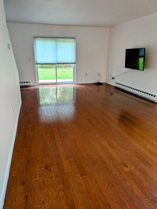 Building Photo - 35 Brickyard Rd Unit #33