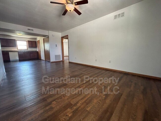 Photo - 330 E 4th St