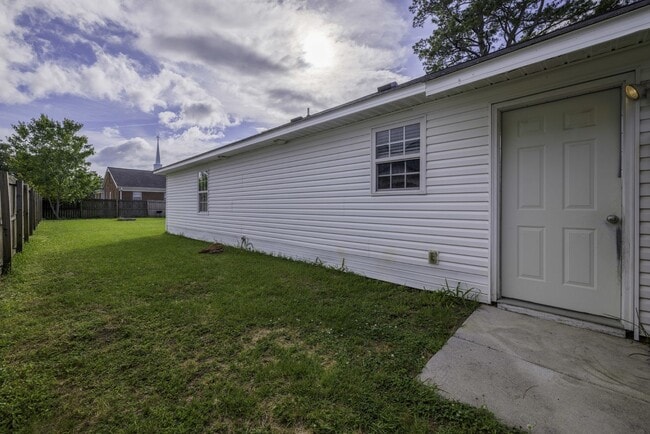 Photo - 3BR Home Near N. Marine Blvd with Fenced Backyard