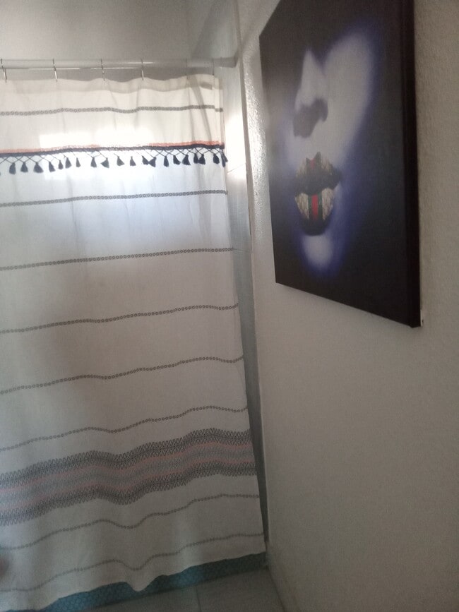 Photo - 1014 N Virginia St Unidad 1 bd bath