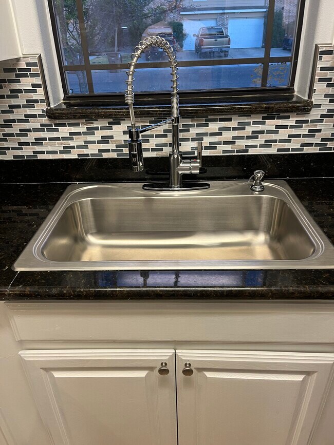 Photo - 708 Jasper St