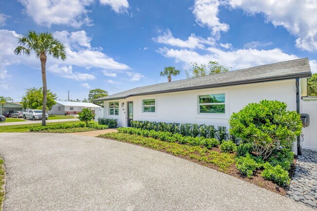 Photo - 204 W Whitney Dr