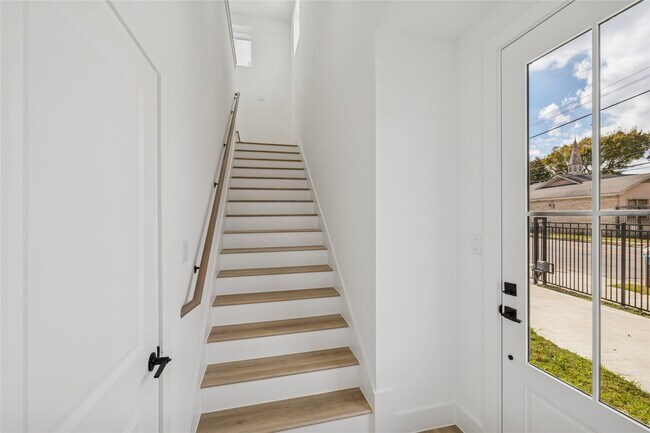 Photo - 111 Milby St