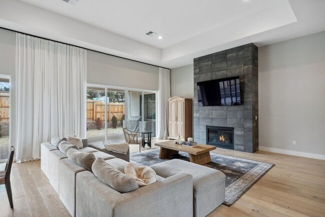 Photo - STUNNING AND MODERN Masterpiece!