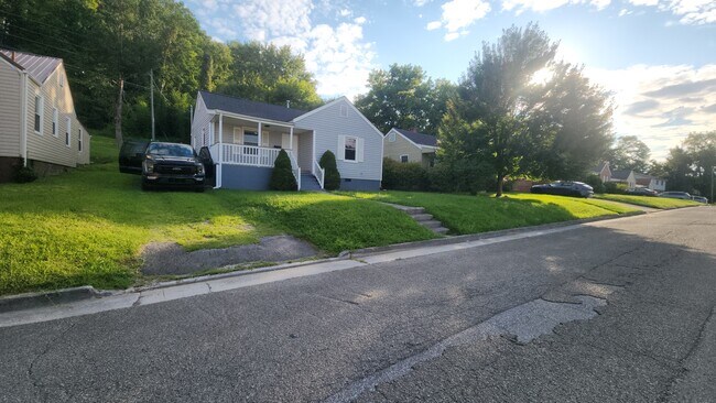 House on Clement St with Driveway and Street Parking - 303 Clement St