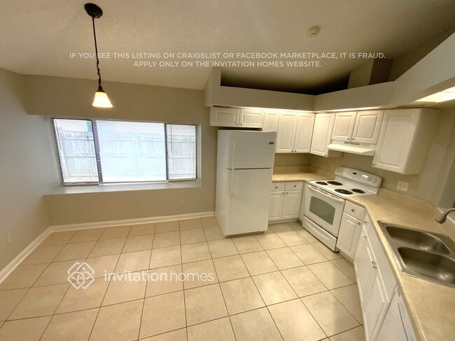 Photo - 4859 Wallingford Pl E