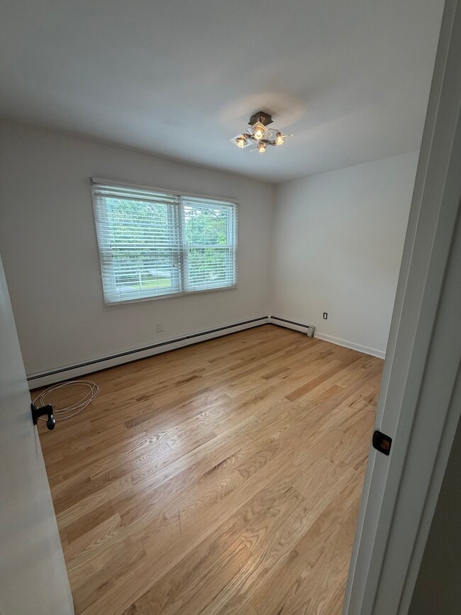 Photo - 600 Scraggy Hill Rd
