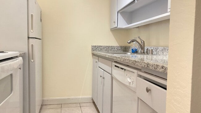 Photo - Plenty of Light in an Urban Oasis Unit 401