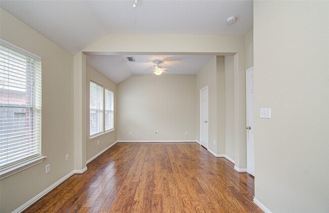 Photo - 18223 Heathridge Ln