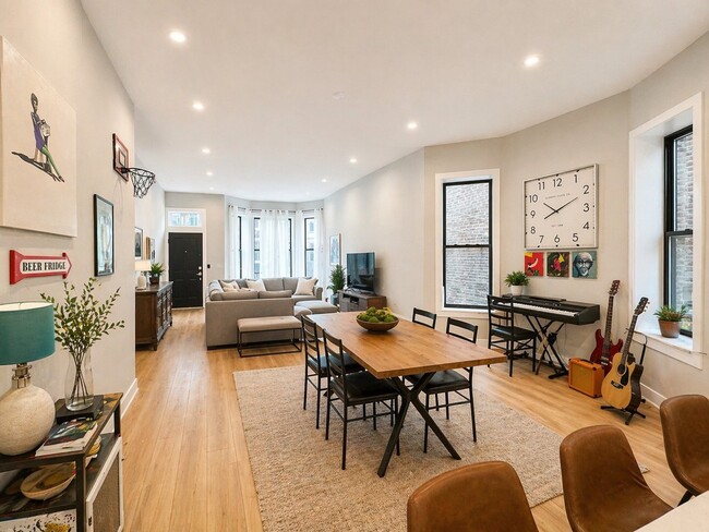 Photo - 1311 N Rockwell St Unidad 1