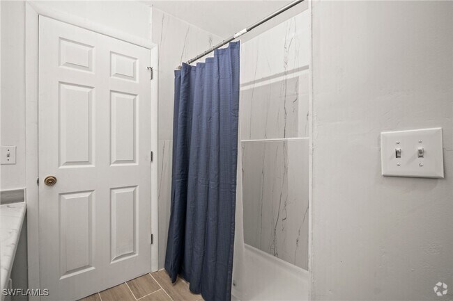 Building Photo - 18413 Columbine Rd Rental