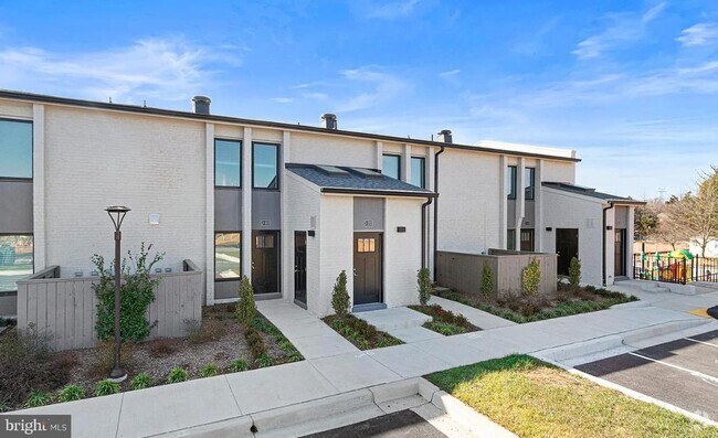 Building Photo - 19520 Village Walk Dr Unit 3-201 Rental