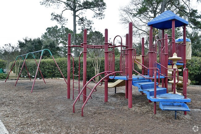 Photo - Summer Crest Apartments