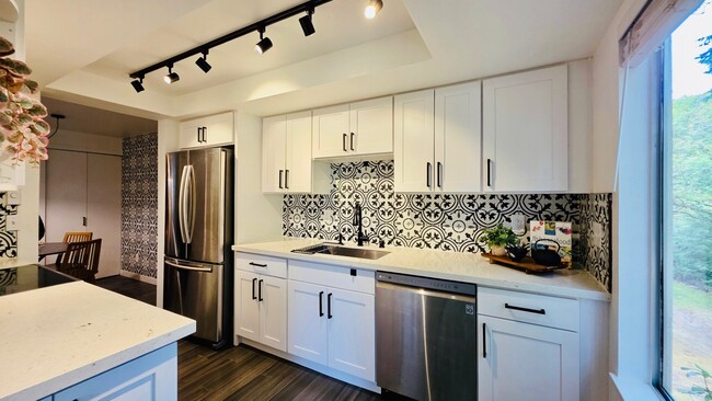 Photo - 4717 W Lake Sammamish Pkwy SE Casa Adosada