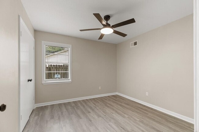 Photo - 908 N Roselawn Dr