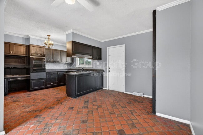 Photo - 153 Bascom Dr