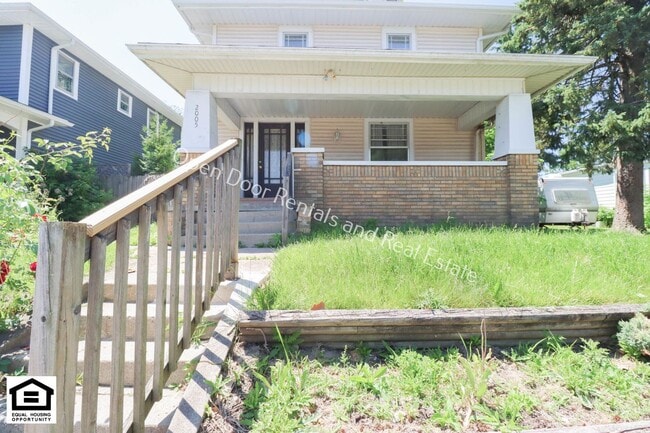 Building Photo - 2005 Bayer Ave Unit 2005 1/2 Bayer Ave