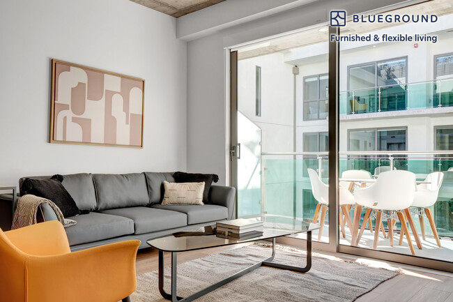 Building Photo - 1027 Wilshire Blvd Rental