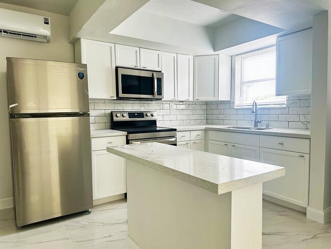 Building Photo - 425 SW 18th Ave Rental