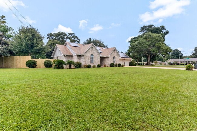 AVAILABLE NOW – $3,000/MONTH – ALL UTILITIES + LAWN SERVICE + POOL SERVICE INCLUDED!
