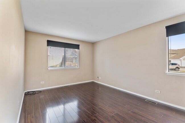 Photo - 402 Pinetree Ln