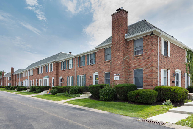 Apartments and Townhomes - Bowdoin Square Apartments